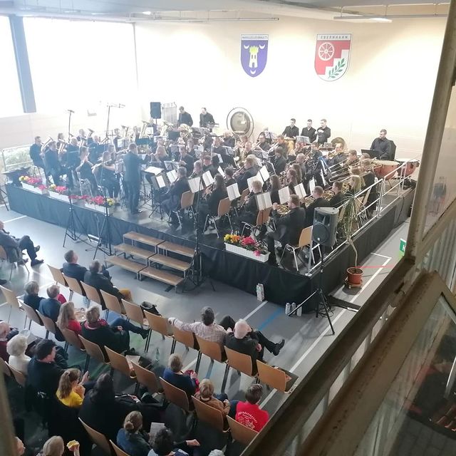 Photo by Musikalische Löwen on March 26, 2023. May be an image of 2 people, clarinet, trumpet, saxophone, crowd and text.